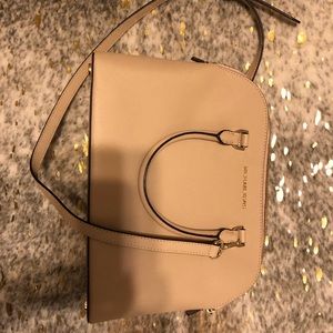 Beige Micheal Kors purse